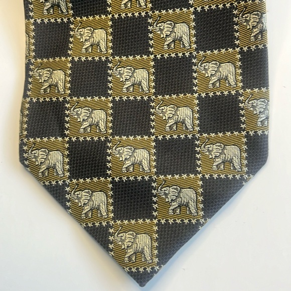 Jim Thompson Elephant 🐘 Inspired Silk Tie - Picture 1 of 7